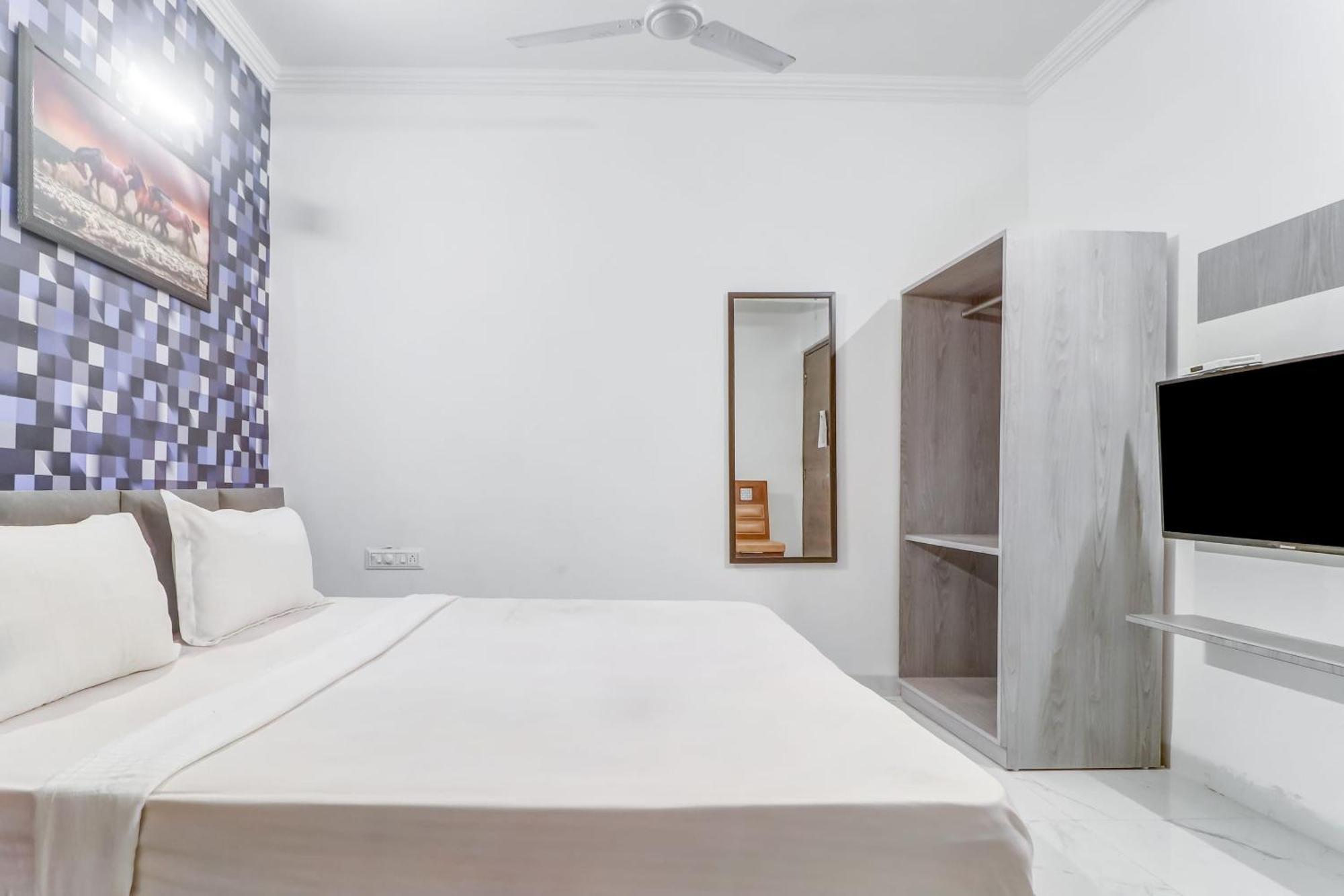 Townhouse Hotel Ludhiana Bagian luar foto