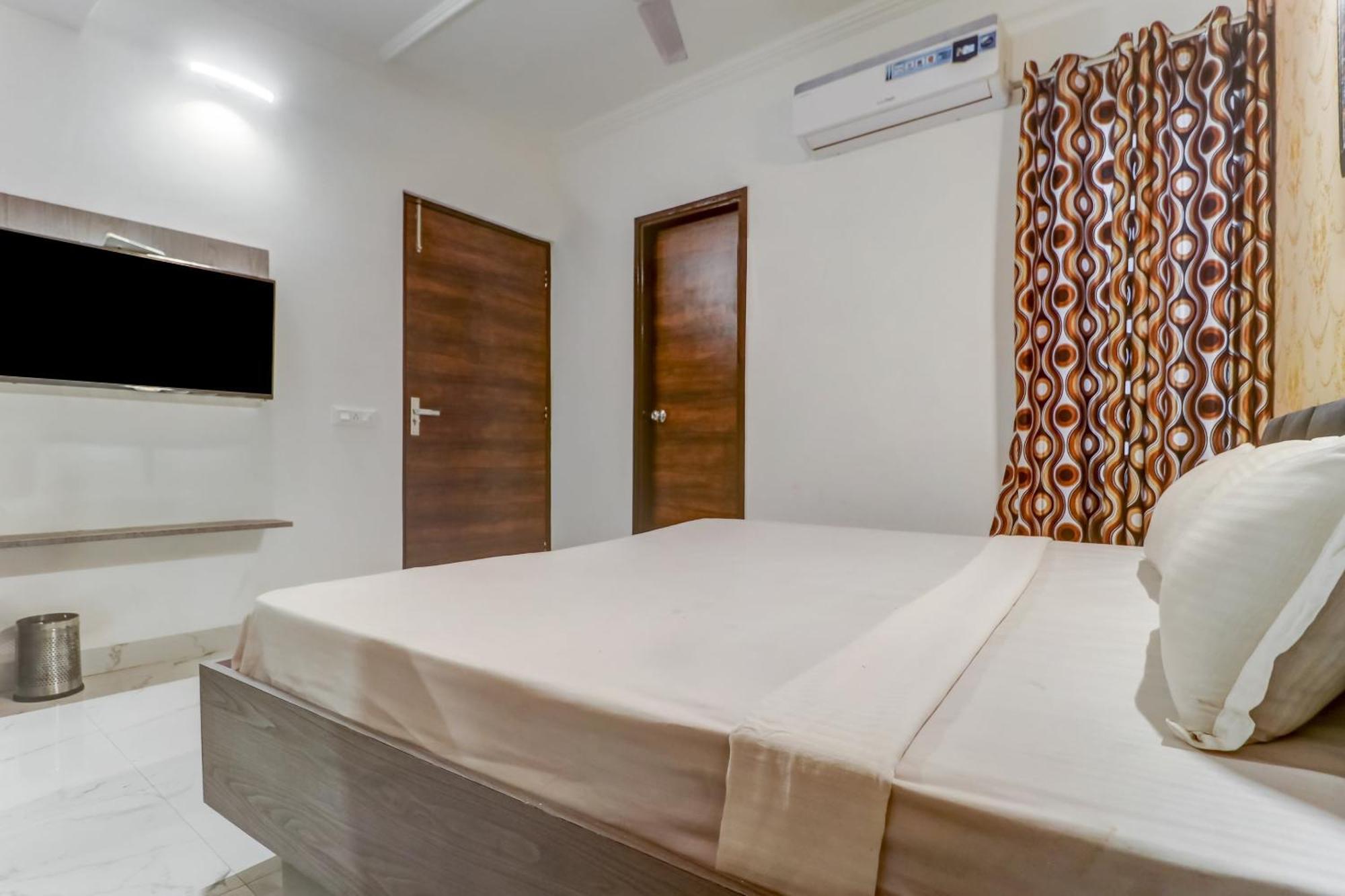 Townhouse Hotel Ludhiana Bagian luar foto