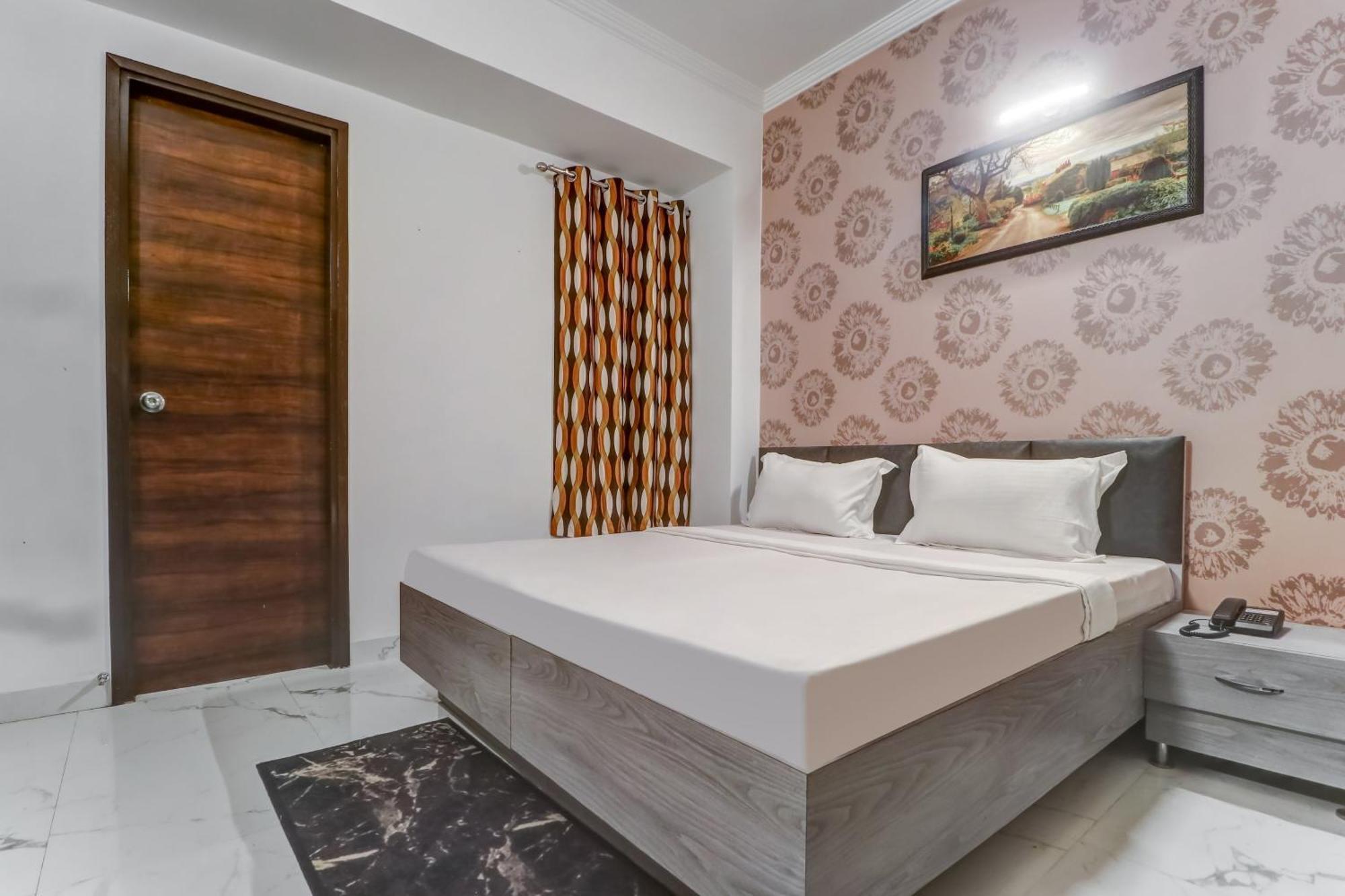 Townhouse Hotel Ludhiana Bagian luar foto