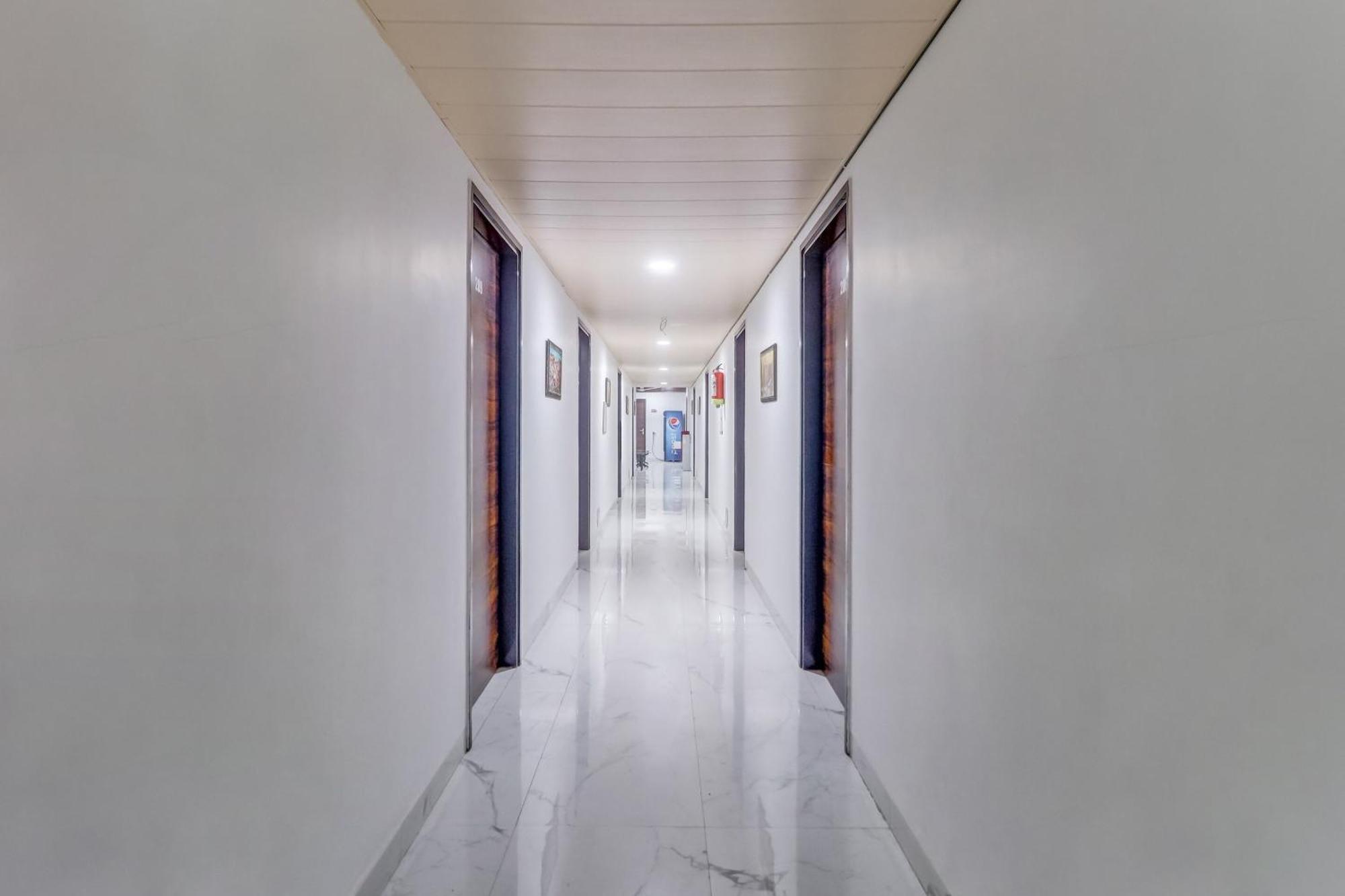 Townhouse Hotel Ludhiana Bagian luar foto