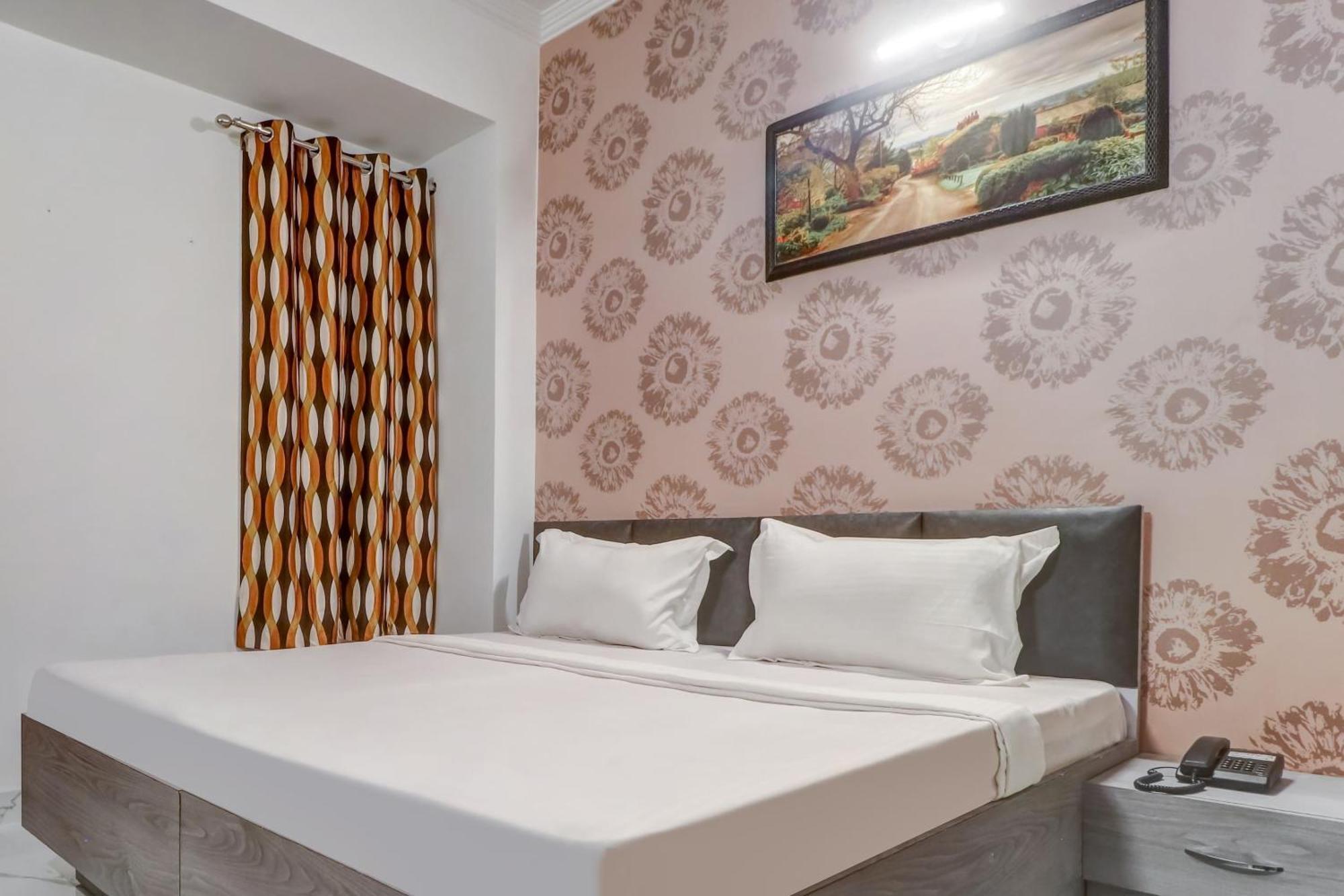 Townhouse Hotel Ludhiana Bagian luar foto